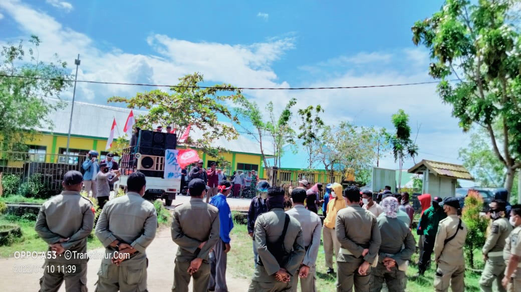masa aksi demo Kadis Pendidikan Taliabu Citra Puspa