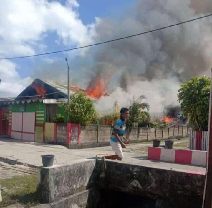 Rumah sekaligus pangkalan BBM terbakar