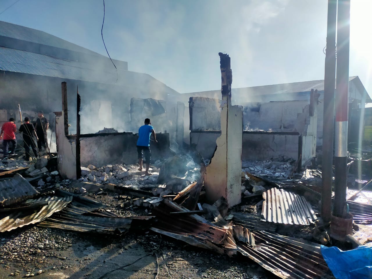 Toko Ladang Mas terbakar