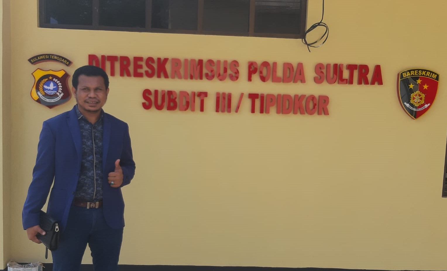 Kuasa Hukum Mustakim La Dee SH. MH berada di Kantor Polda Sultra